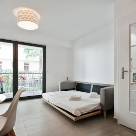 Le Bay Side Plein Coeur De Juan Les Pins En Bord De Mer, Pour Familles Ou Petits Groupes Antibes