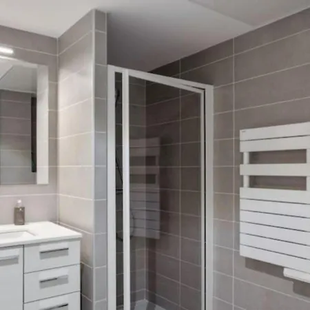 Lägenhet Le Bay Side Plein Coeur De Juan Les Pins En Bord De Mer, Pour Familles Ou Petits Groupes Antibes