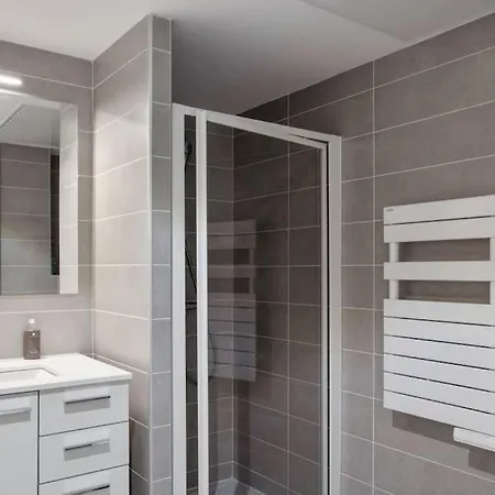 Le Bay Side Plein Coeur De Juan Les Pins En Bord De Mer, Pour Familles Ou Petits Groupes Lägenhet